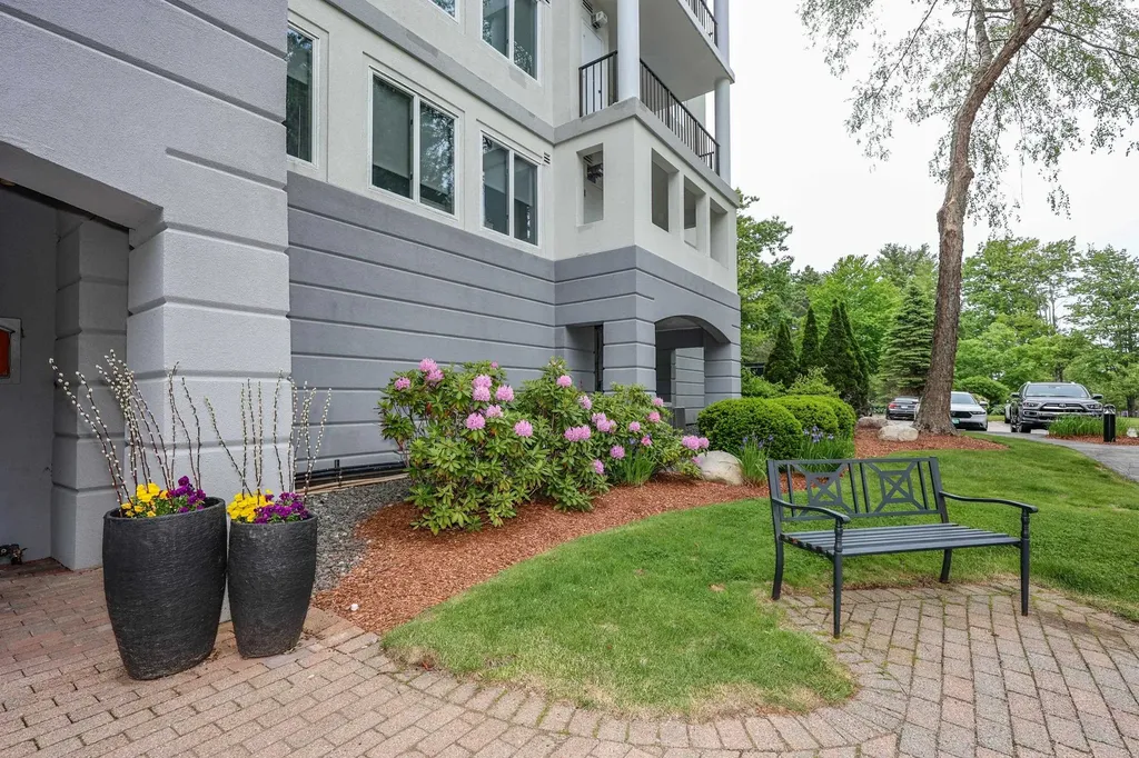 10 Mountain Laurels Drive Nashua NH 03062