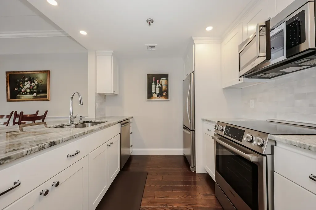 10 Mountain Laurels Drive Nashua NH 03062