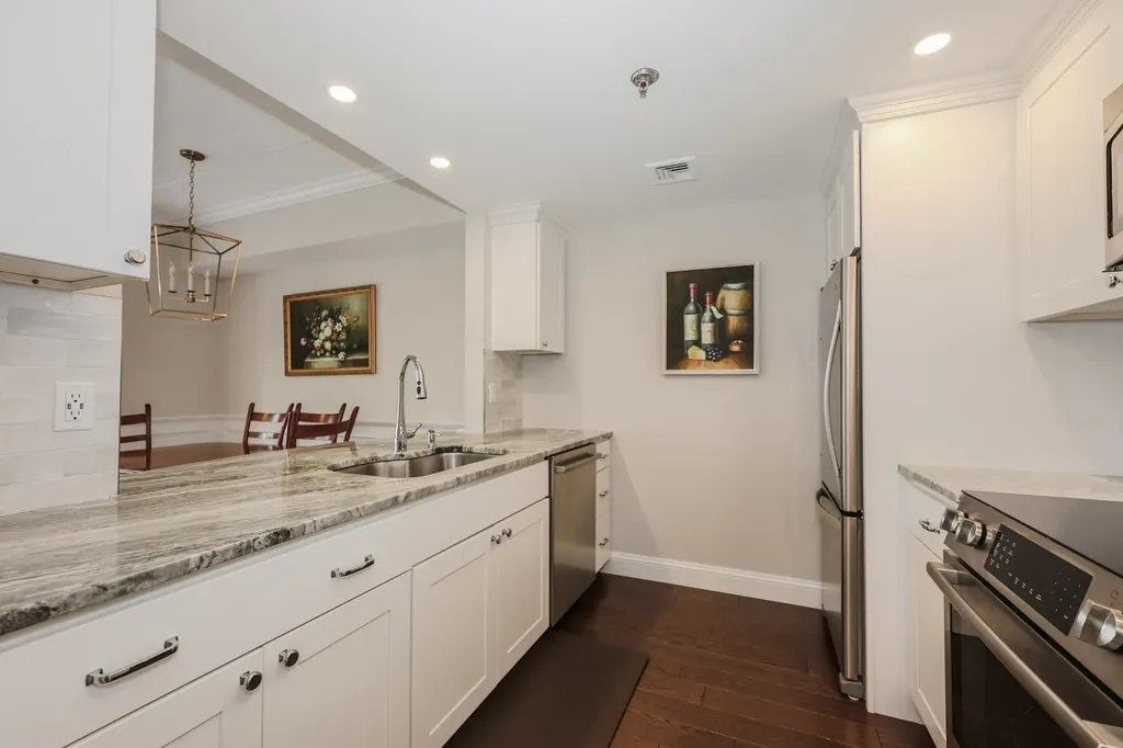 10 Mountain Laurels Drive Nashua NH 03062