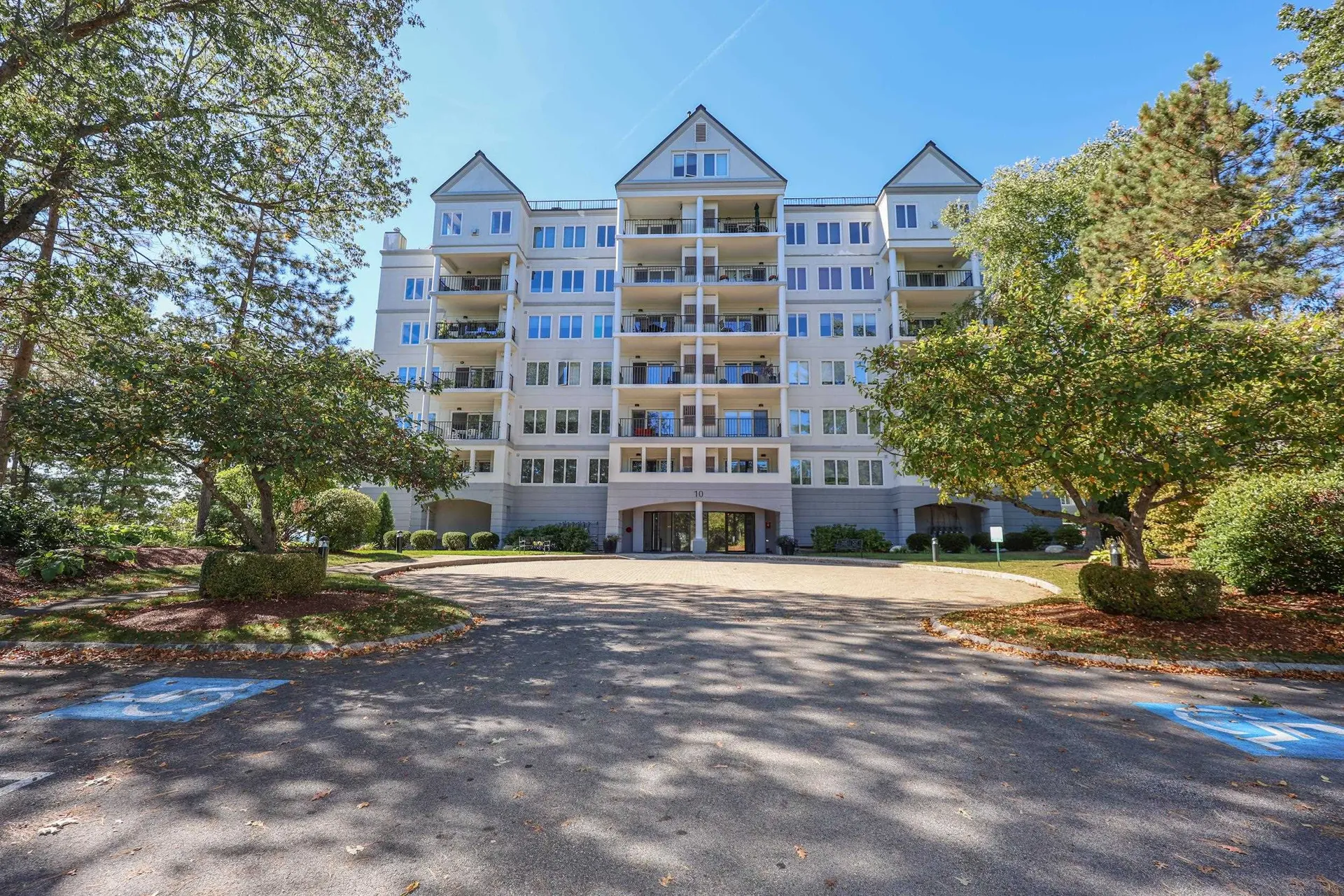 10 Mountain Laurels Drive Nashua NH 03062