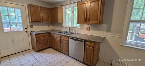 6 Sheridan Drive Londonderry NH 03053