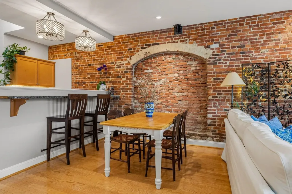 6 Bay Road Newmarket NH 03857