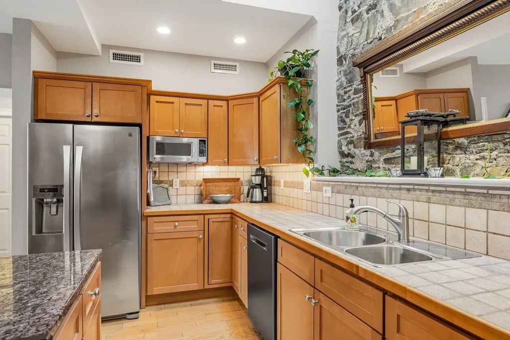 6 Bay Road Newmarket NH 03857