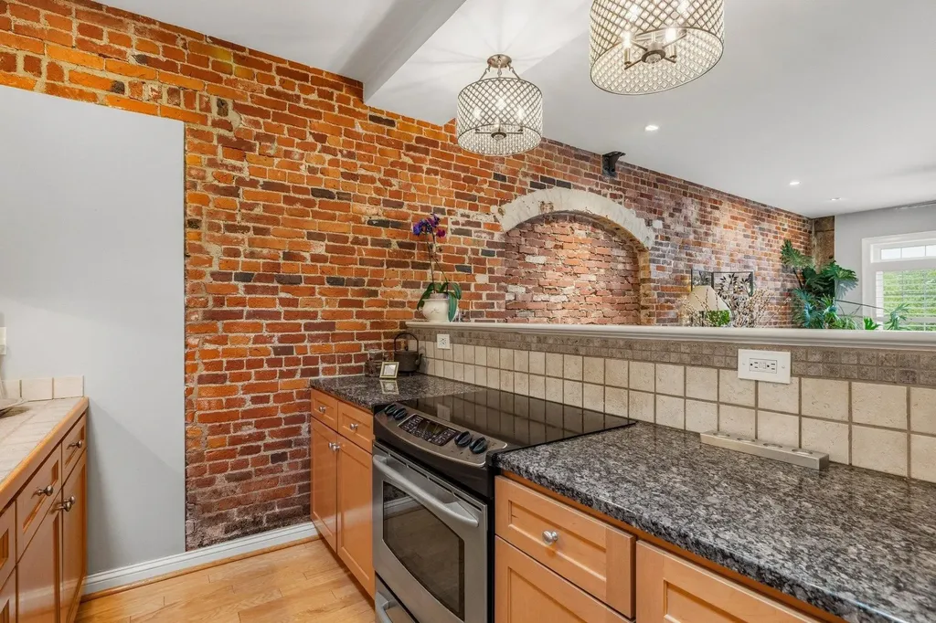 6 Bay Road Newmarket NH 03857