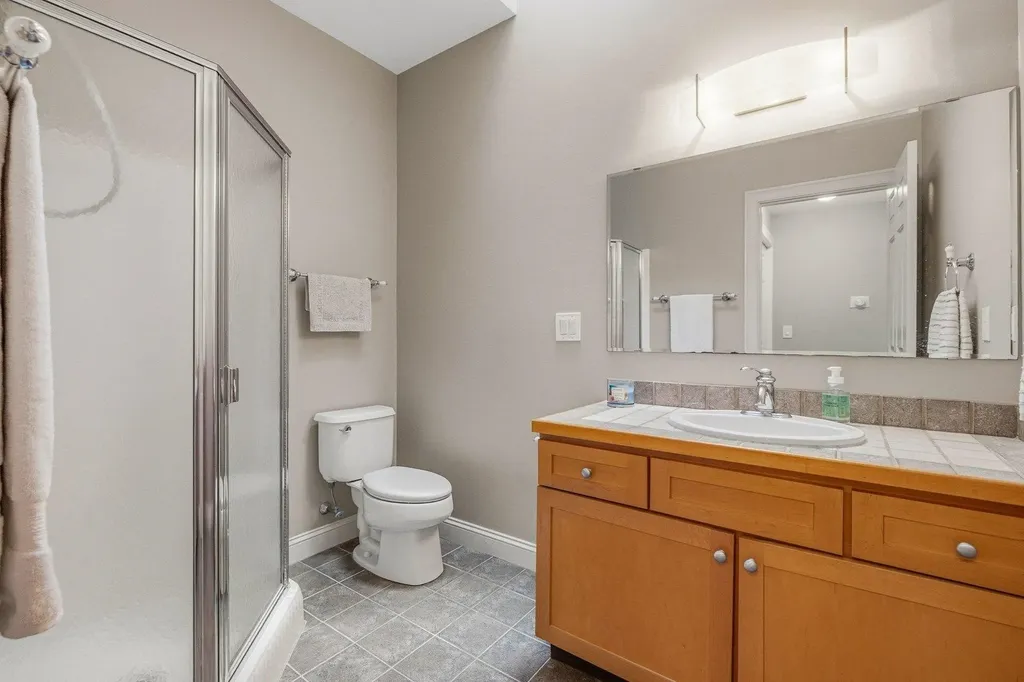 6 Bay Road Newmarket NH 03857