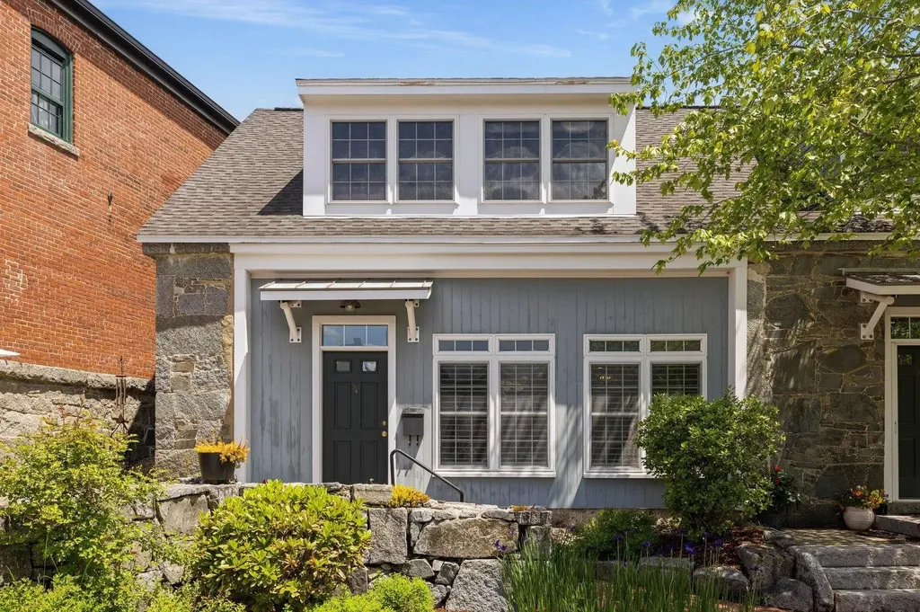 6 Bay Road Newmarket NH 03857