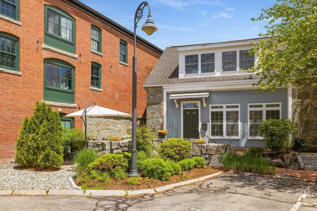 6 Bay Road Newmarket NH 03857