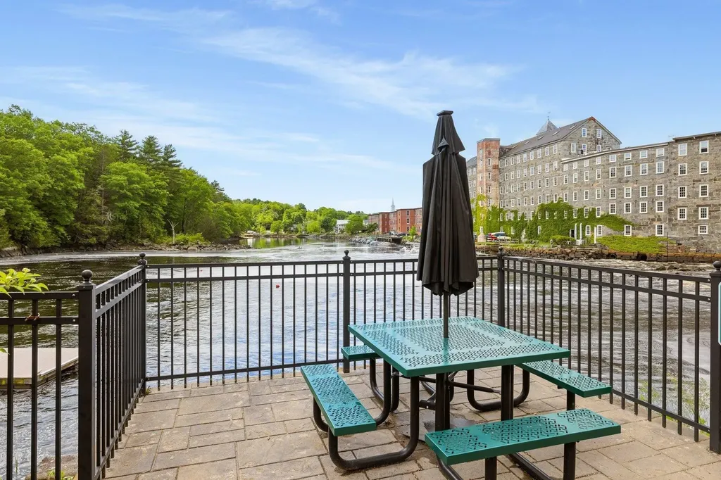 6 Bay Road Newmarket NH 03857