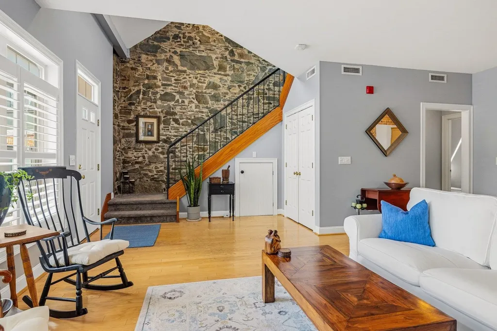 6 Bay Road Newmarket NH 03857