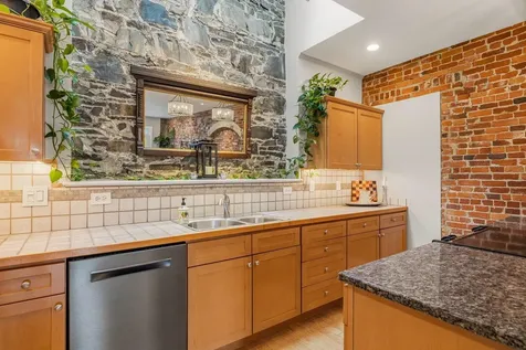 6 Bay Road Newmarket NH 03857