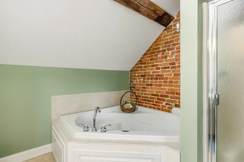 6 Bay Road Newmarket NH 03857