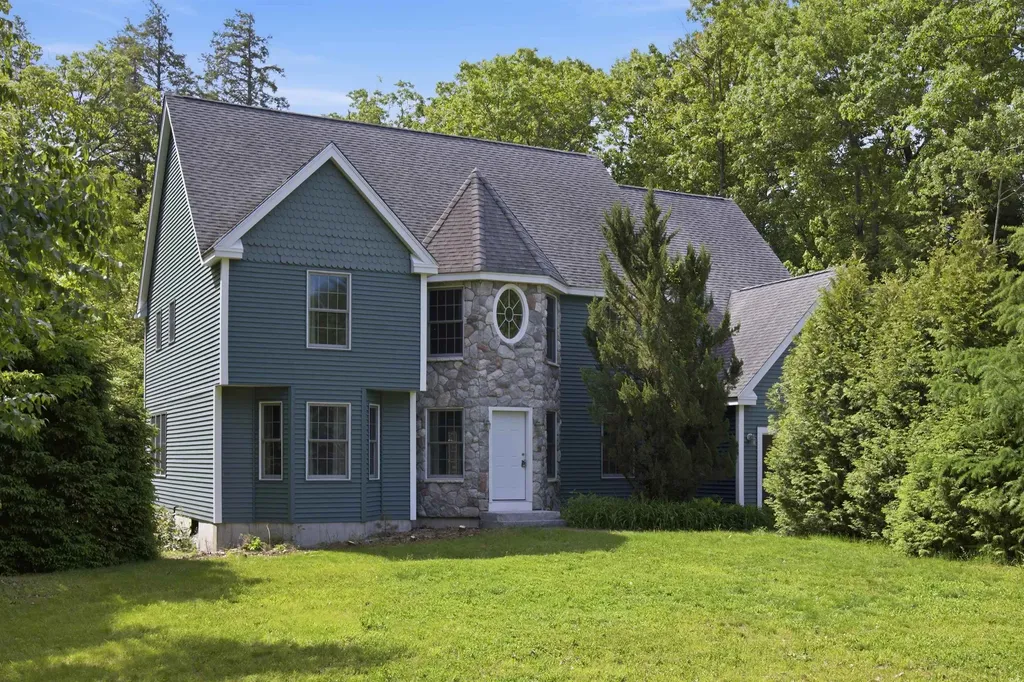 6 Dunnmoore Drive Bow NH 03304
