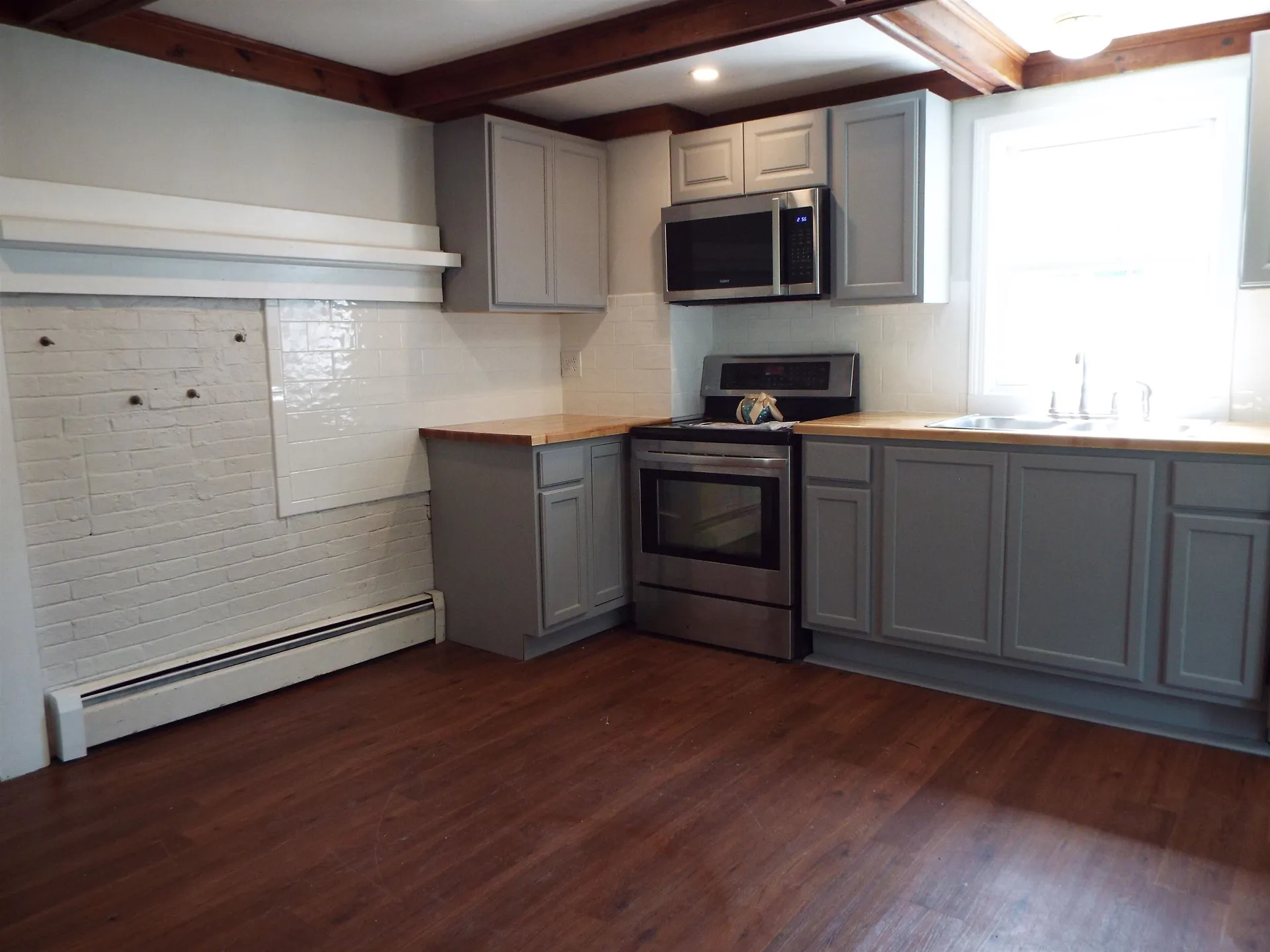 93 Gulf Road Derry NH 03038