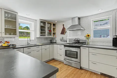 10 Rumsey Lane Burlington VT 05408