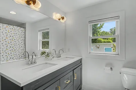 10 Rumsey Lane Burlington VT 05408