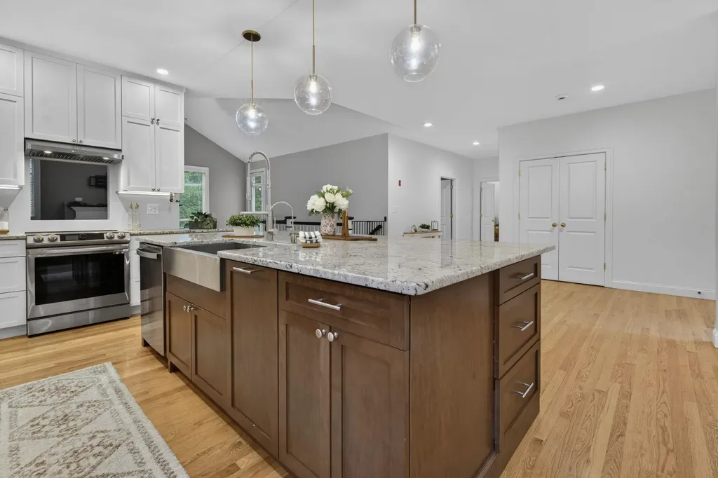 14 Mountain Village Road Windham NH 03087