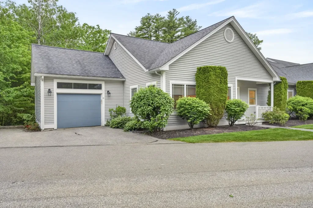14 Mountain Village Road Windham NH 03087