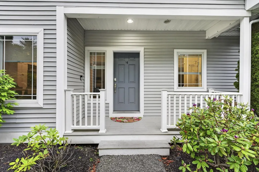 14 Mountain Village Road Windham NH 03087