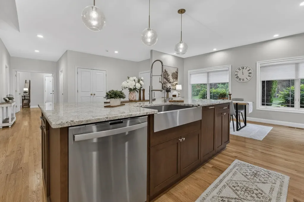 14 Mountain Village Road Windham NH 03087