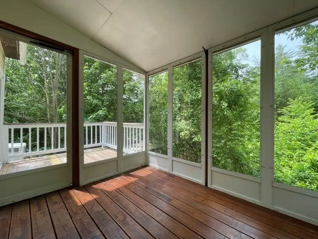 28 Westwood Drive Henniker NH 03242