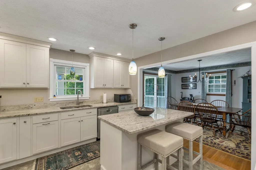 107 Kendall Pond Road Windham NH 03087