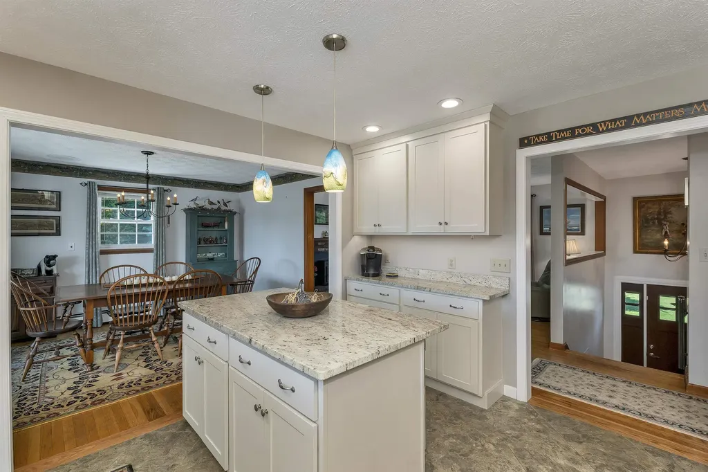 107 Kendall Pond Road Windham NH 03087