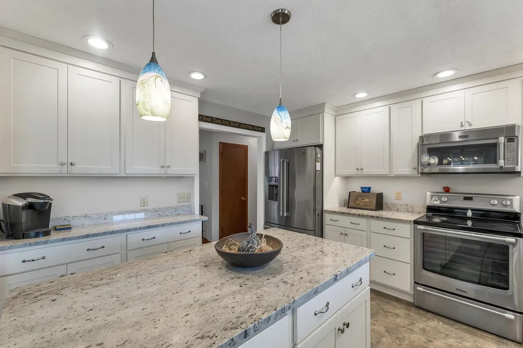 107 Kendall Pond Road Windham NH 03087