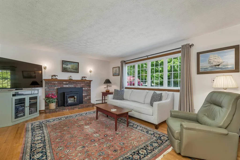 107 Kendall Pond Road Windham NH 03087