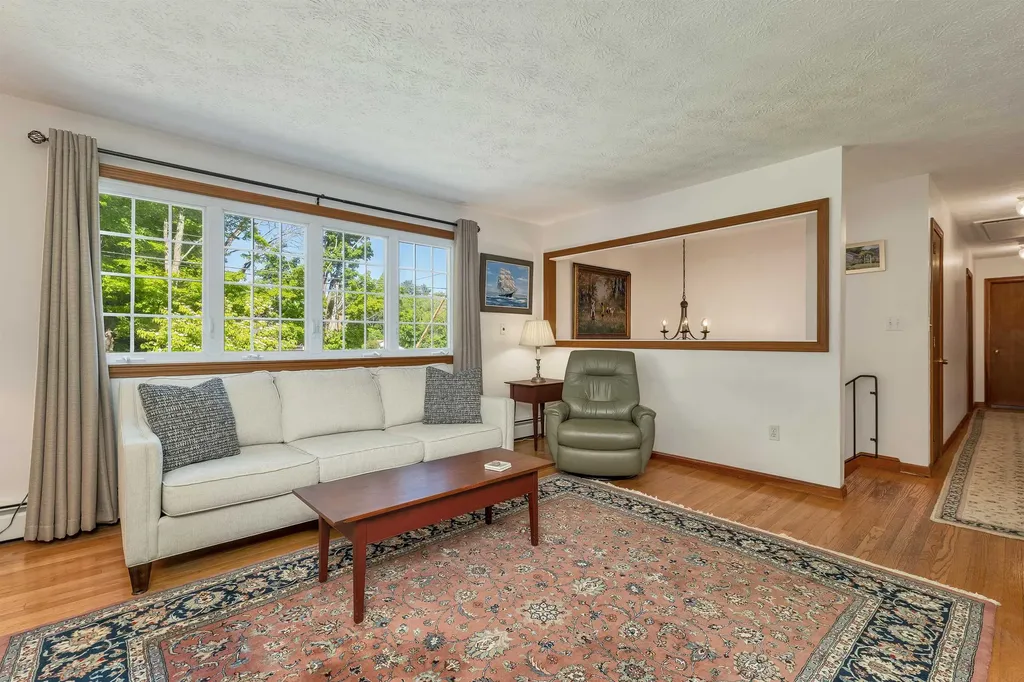 107 Kendall Pond Road Windham NH 03087