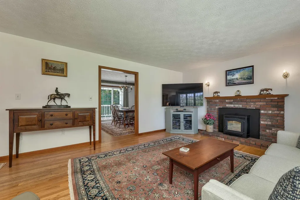 107 Kendall Pond Road Windham NH 03087