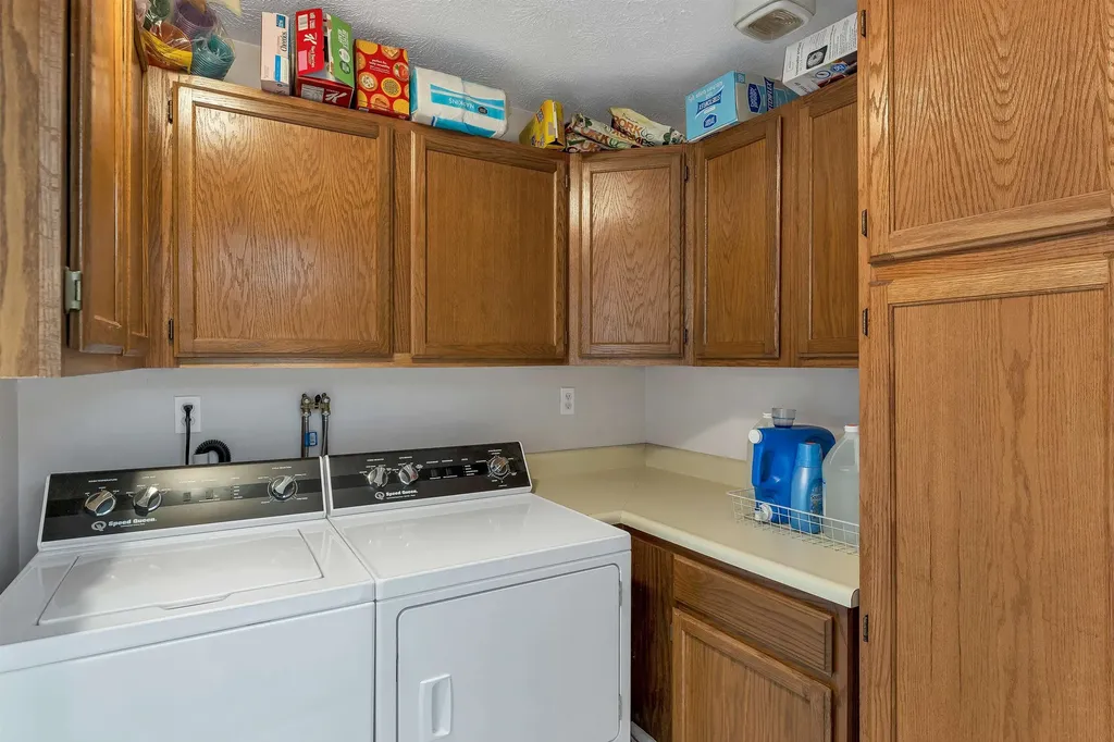 107 Kendall Pond Road Windham NH 03087