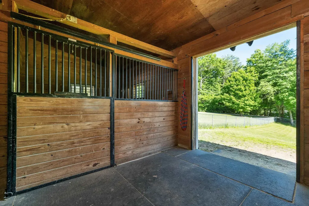 107 Kendall Pond Road Windham NH 03087