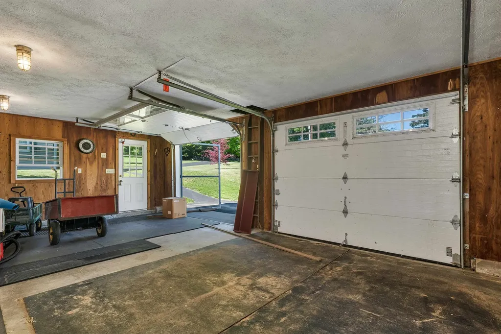 107 Kendall Pond Road Windham NH 03087