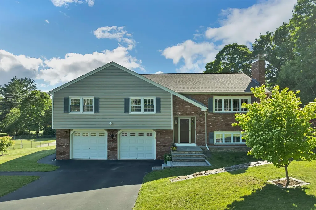 107 Kendall Pond Road Windham NH 03087