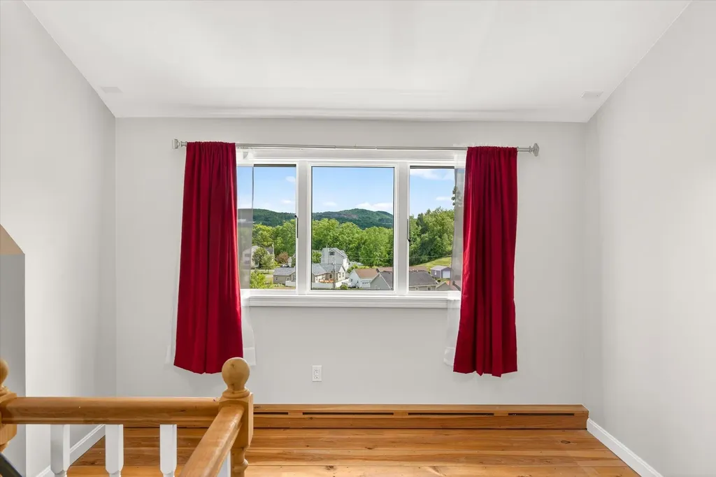 33 Acorn Street Hartford VT 05001