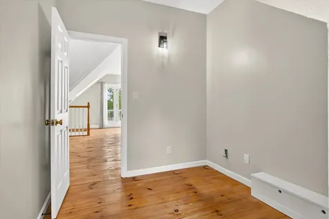 33 Acorn Street Hartford VT 05001