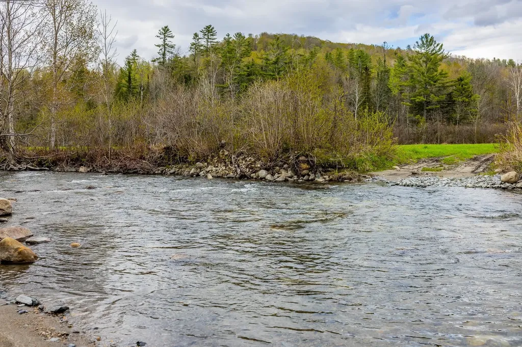 00 Vermont Route 25 Topsham VT 05086