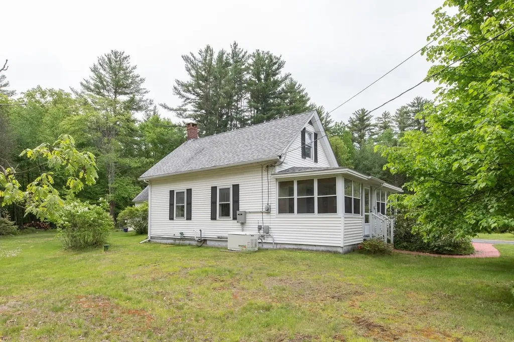 493 Clinton Street Concord NH 03301