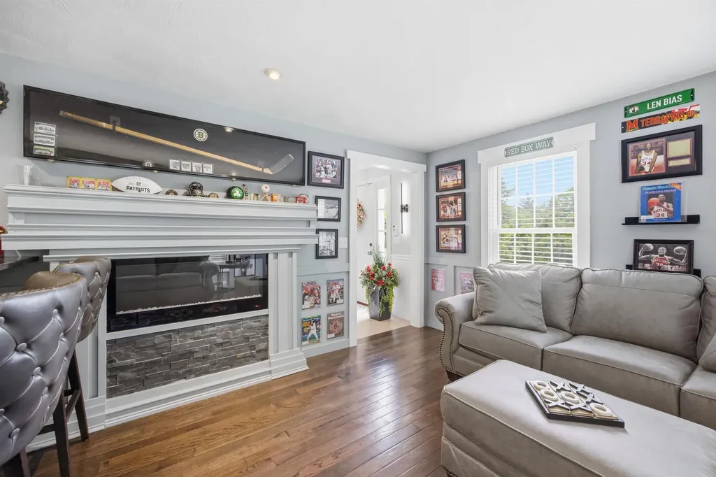 3 Faye Lane Londonderry NH 03053