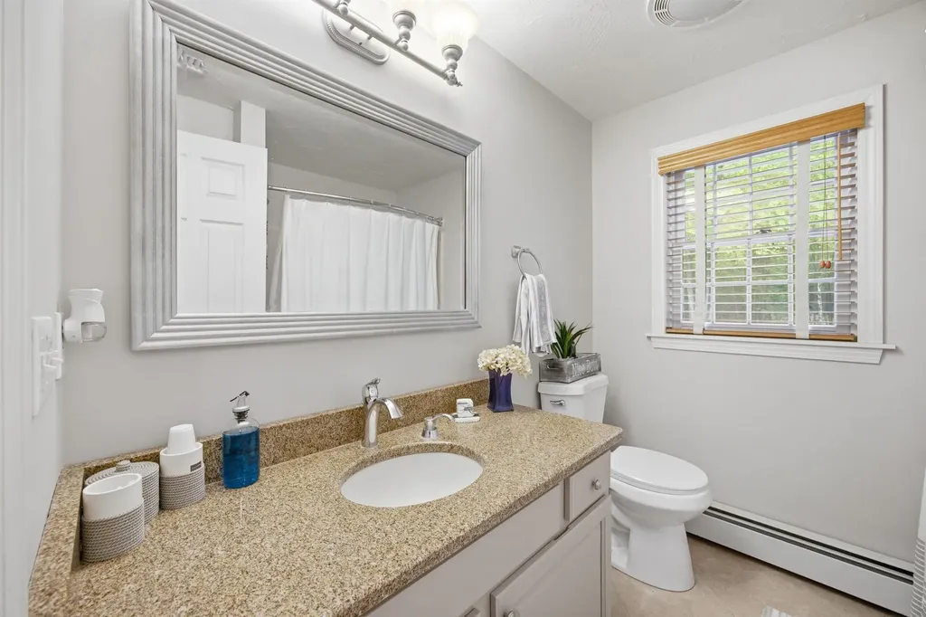 3 Faye Lane Londonderry NH 03053