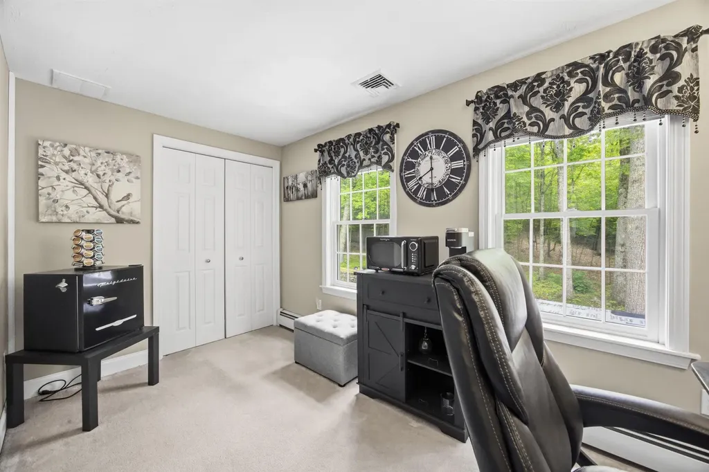 3 Faye Lane Londonderry NH 03053