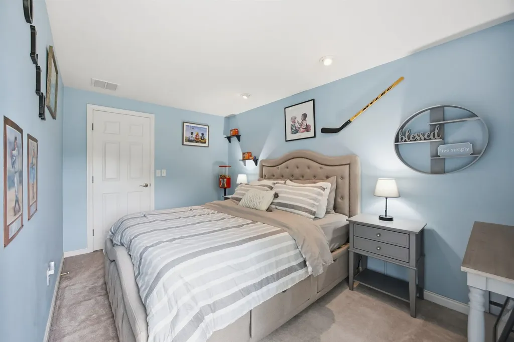3 Faye Lane Londonderry NH 03053