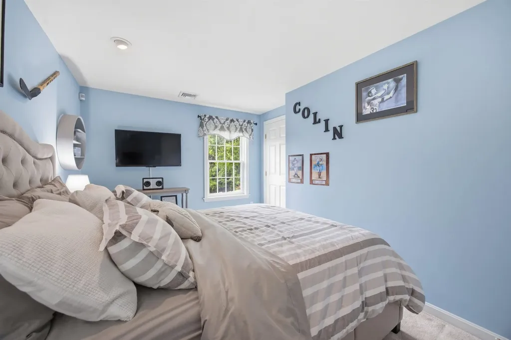 3 Faye Lane Londonderry NH 03053
