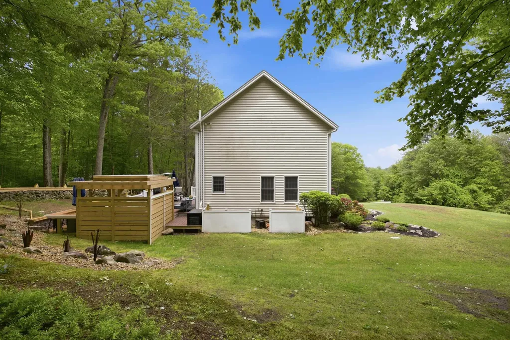 3 Faye Lane Londonderry NH 03053