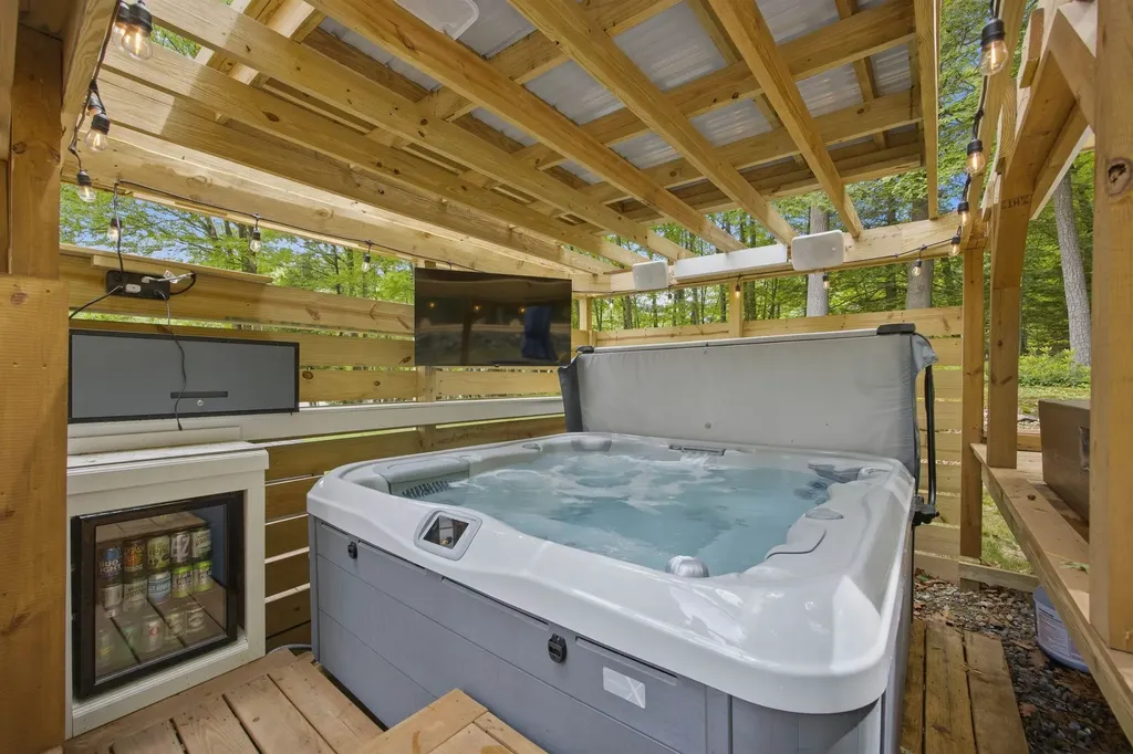 3 Faye Lane Londonderry NH 03053