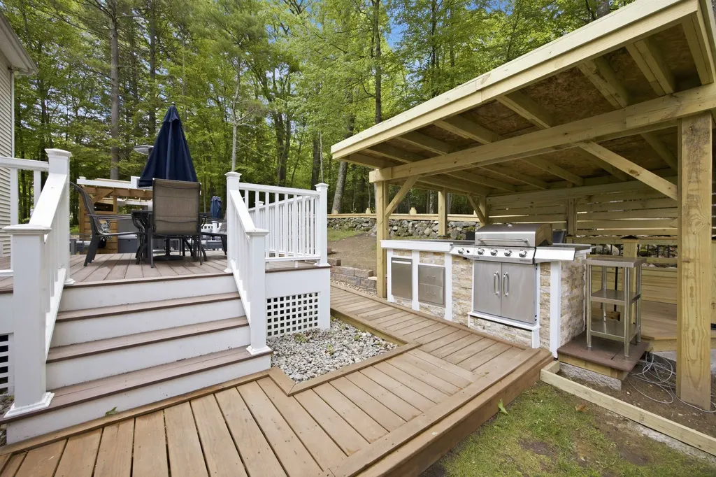 3 Faye Lane Londonderry NH 03053