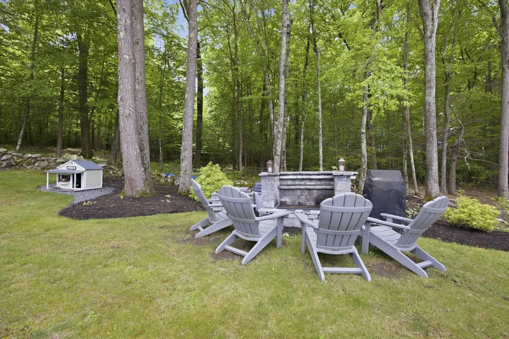 3 Faye Lane Londonderry NH 03053