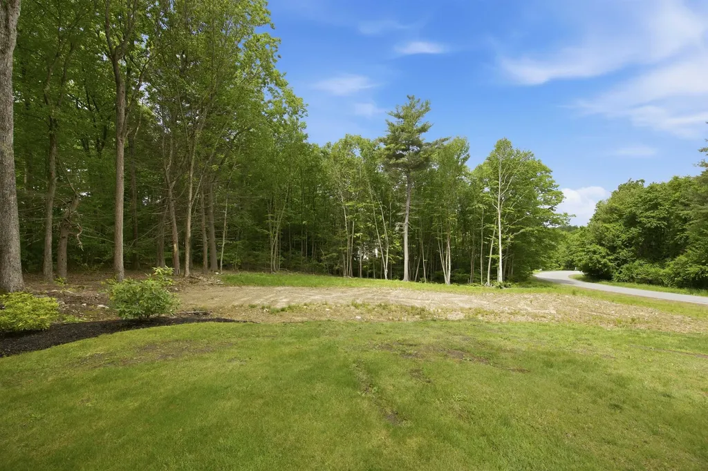 3 Faye Lane Londonderry NH 03053