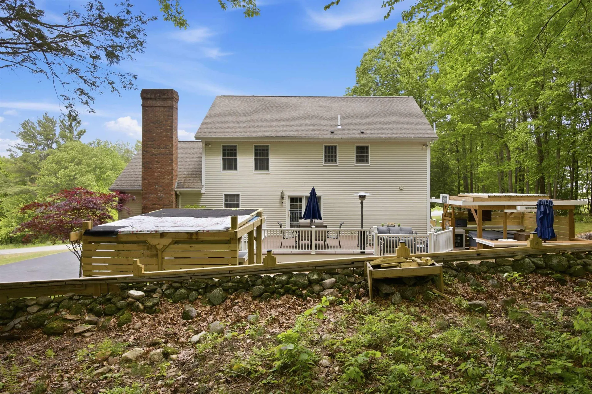 3 Faye Lane Londonderry NH 03053