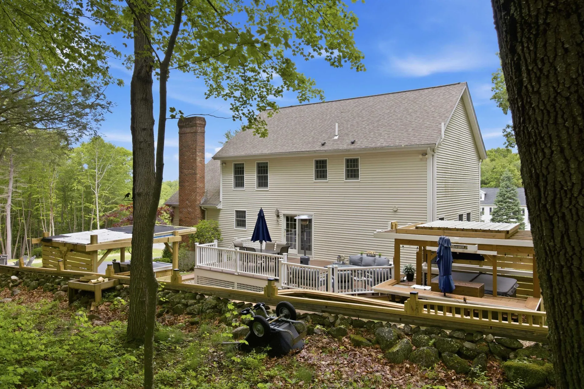 3 Faye Lane Londonderry NH 03053